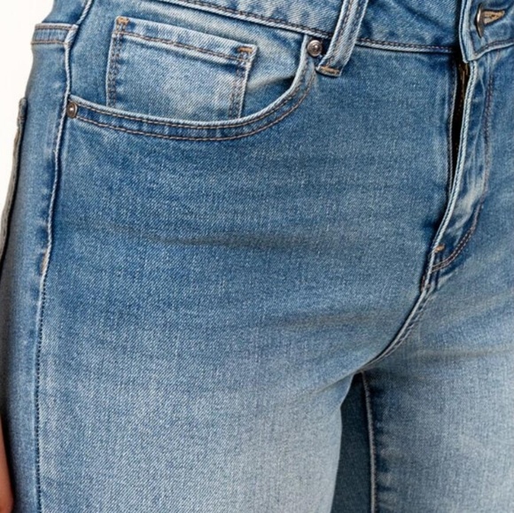 **Restocked** Velvet Heart Mid Rise Crop Jeans - Picture 2 of 10